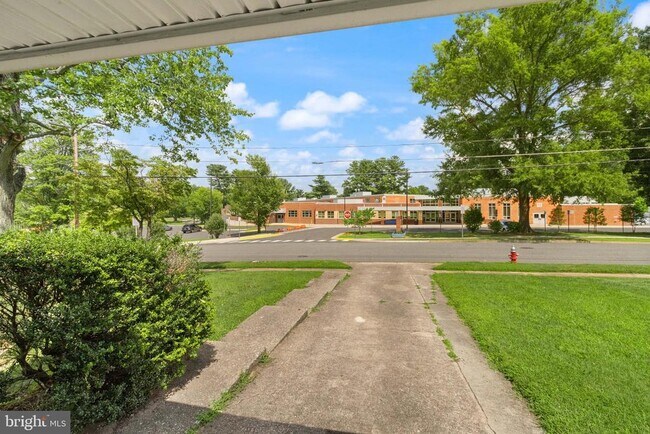 Building Photo - 5412 Nutting Dr