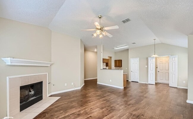 Building Photo - 2210 Sumac Dr