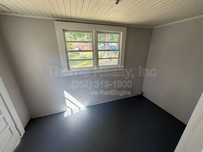 Building Photo - 914 Nashville Rd