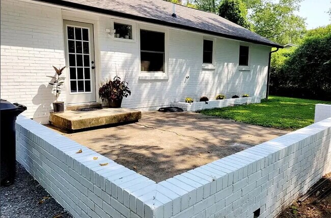 Building Photo - 106 Robinhood Cir