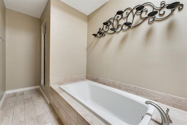 Building Photo - 4150 Woodcreek Dr