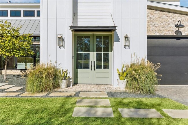 Building Photo - 5000 Creek Meadow