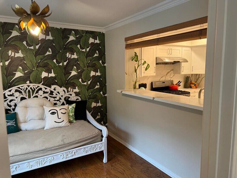 Building Photo - 6752 Hillpark Dr