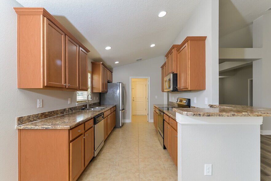 Building Photo - 905 Chestnut Dr