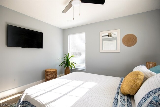 Building Photo - 528 14th St N