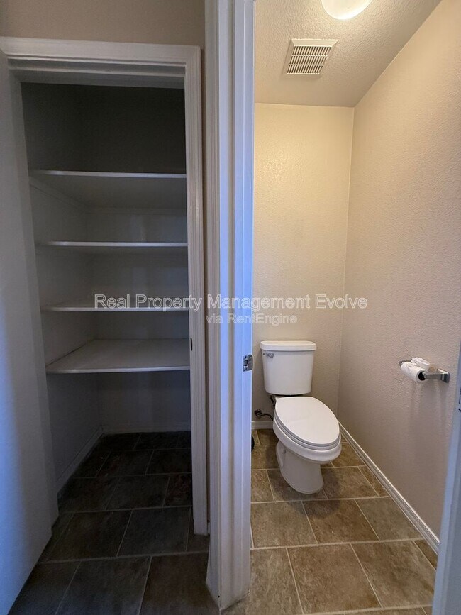 Building Photo - 3454 E Juanita Ave