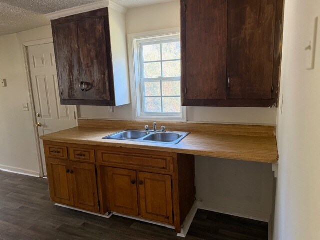 Building Photo - 8 Ridgeway Dr