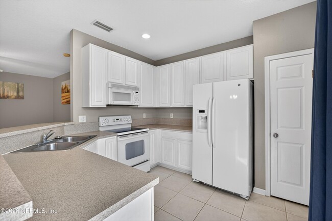 Building Photo - 7152 Stonelion Cir