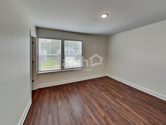 Building Photo - 400 Banyan Frst Dr