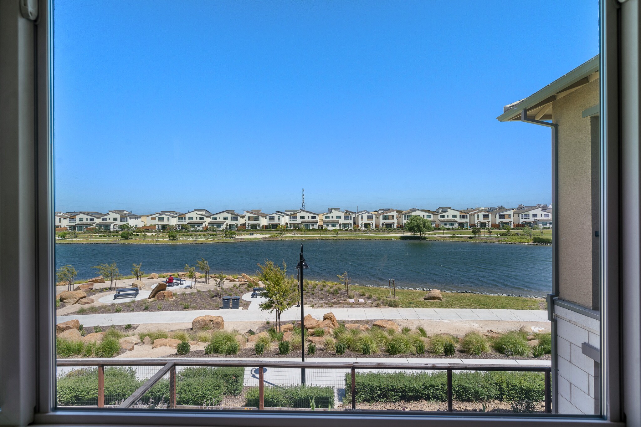 Building Photo - 2430 Shore Vis