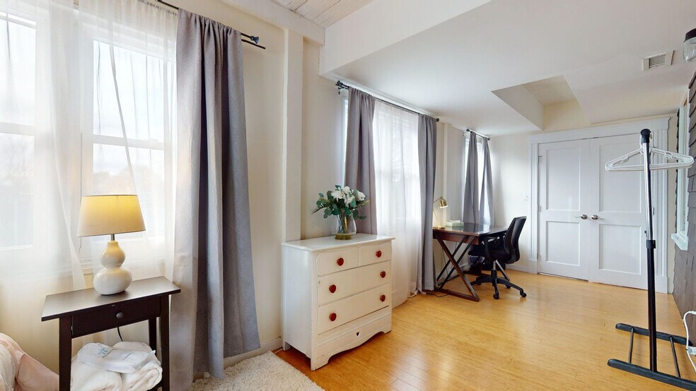 Building Photo - 28 Clay St