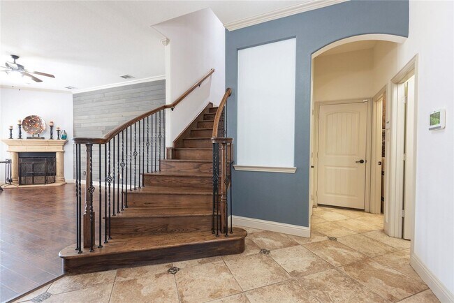 Building Photo - Oak Point Beauty