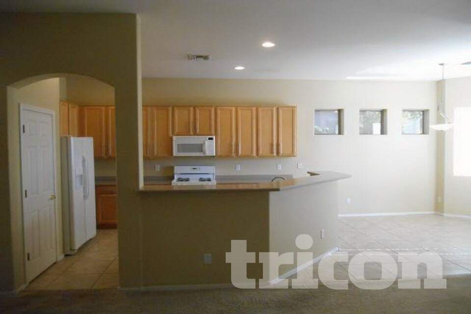 Building Photo - 7251 W Paradise Ln