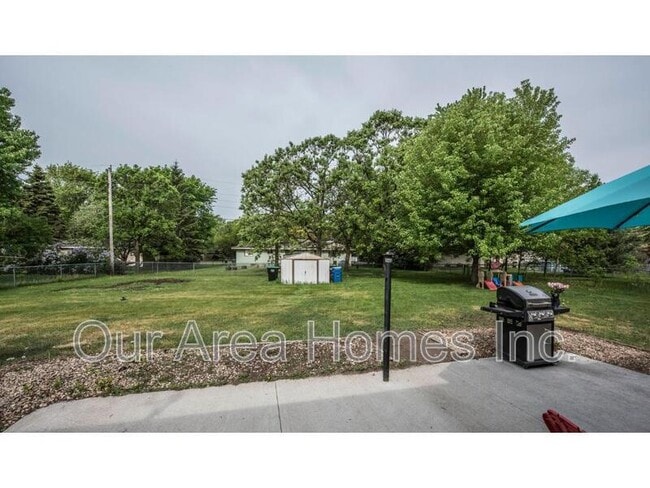 Building Photo - 3901 9th Ln