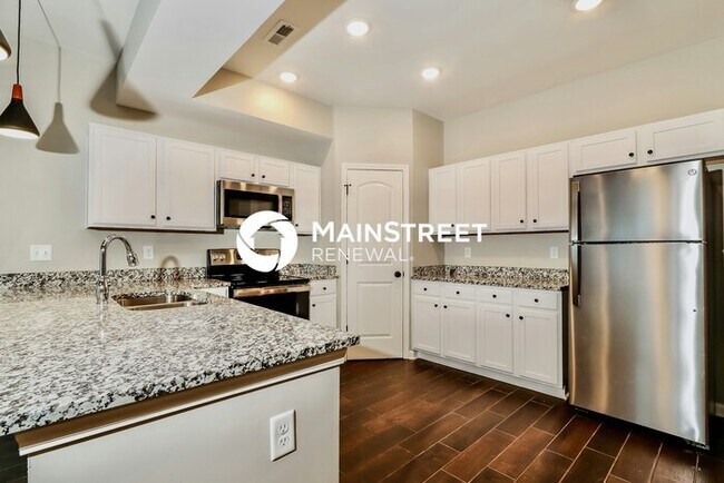 Building Photo - 3 Bedroom Pet-Friendly Home in Jeffersonville, IN with Main Street Renewal