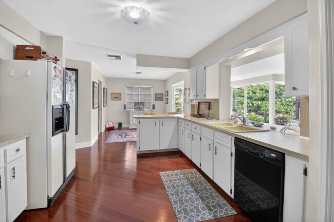 Building Photo - 30 Spanish River Dr