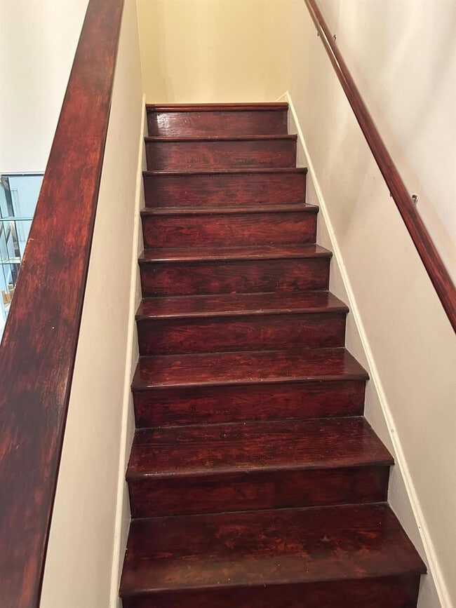 Building Photo - 6542 Via Regina