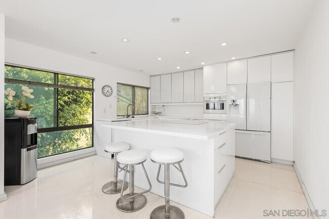 Building Photo - 6423 Caminito Aronimink