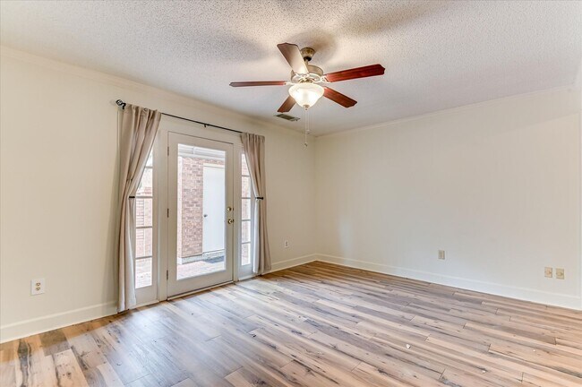 Building Photo - 407 Folkstone Cir