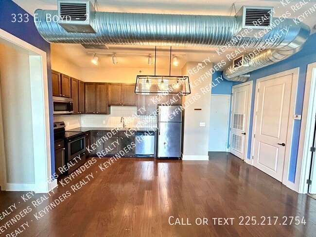 Building Photo - 333 E. Boyd-2
