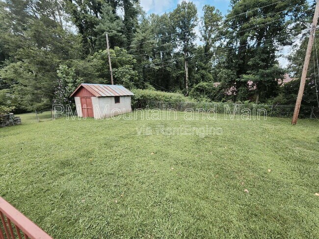 Building Photo - 317 N Hillandale Dr