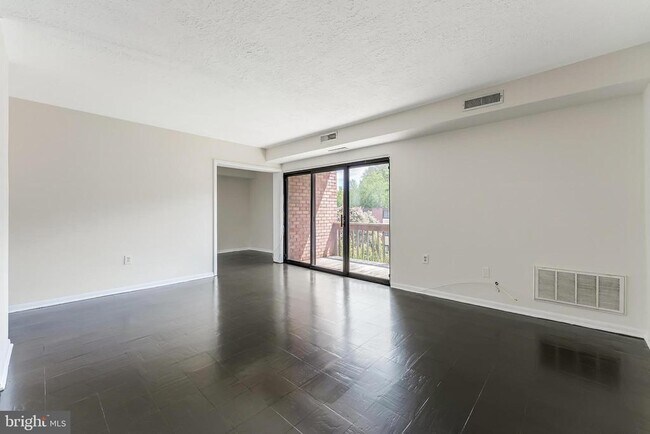 Building Photo - 10723 West Dr