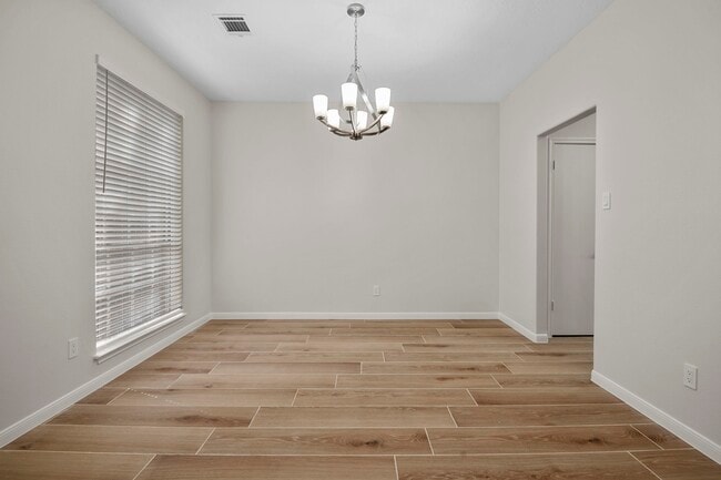Building Photo - 13 E Willowood Ct