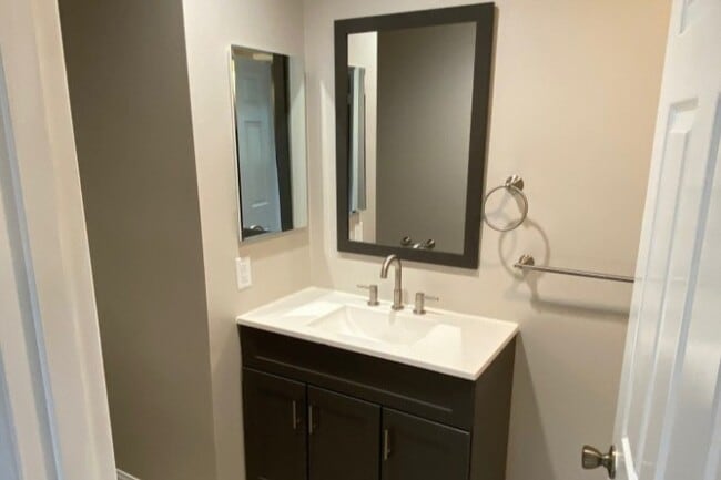 Full Bath - 836 Valley Rd