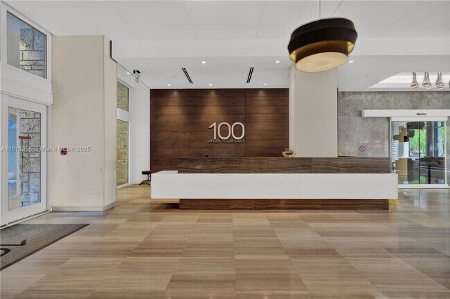 Building Photo - 100 Bayview Dr