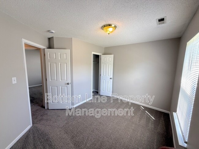 Building Photo - 5812 Silver Eagle Dr