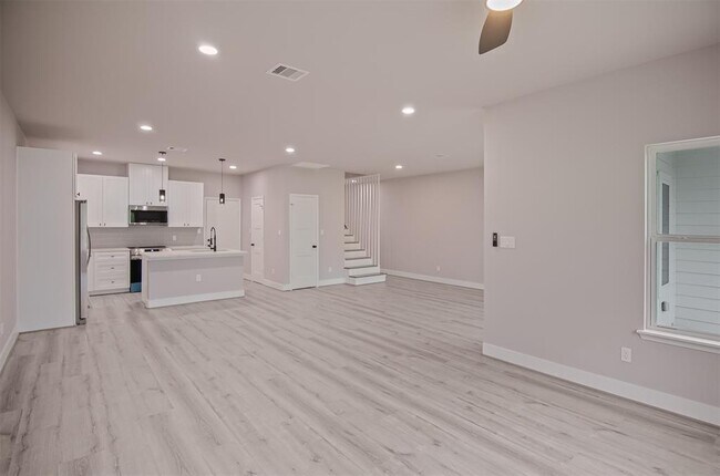 Building Photo - 12310 Glenview Dr