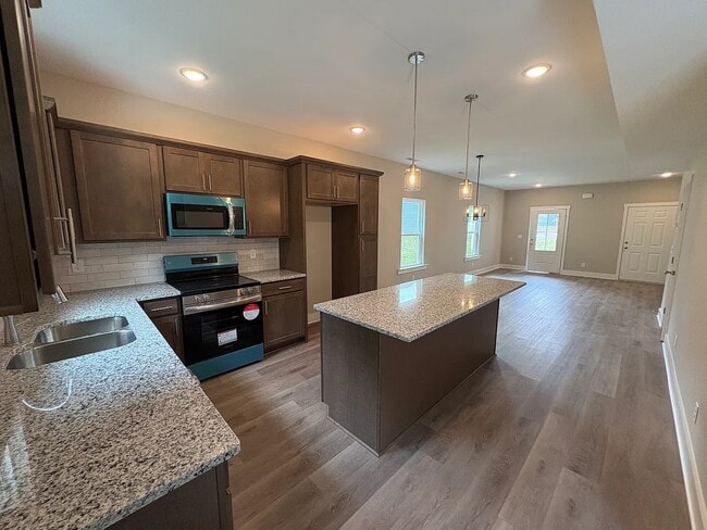 Building Photo - 4662 Heiskell Dr