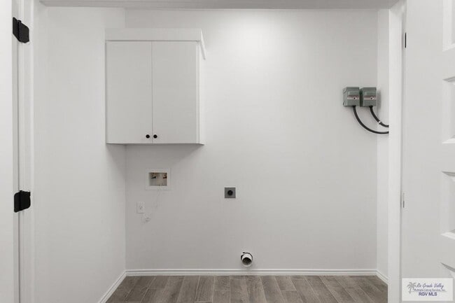 Building Photo - 405 Lion's Villa Ave