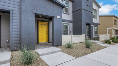 Building Photo - Gorgeous 3 bedroom townhome with attached ...