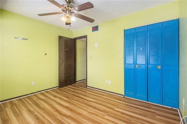 Building Photo - 112 Camelot Dr