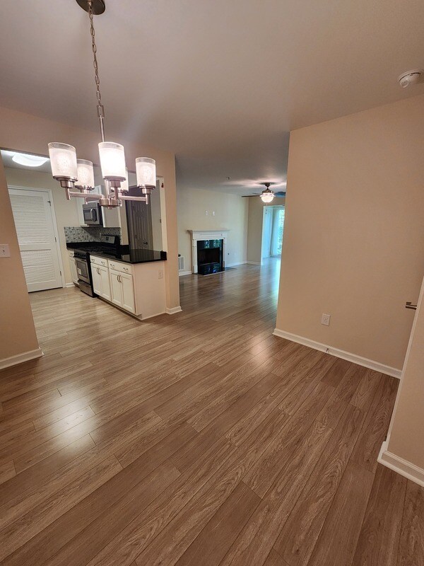 Building Photo - 807 Country Park Dr