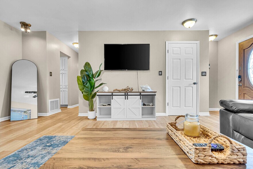 Building Photo - 897 Imperial Dr