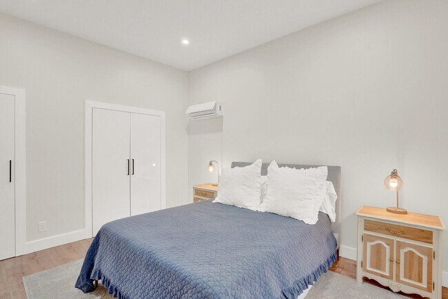 Building Photo - 727 Fernwood Dr