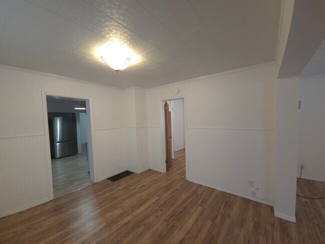 Building Photo - Nice house with a huge garage