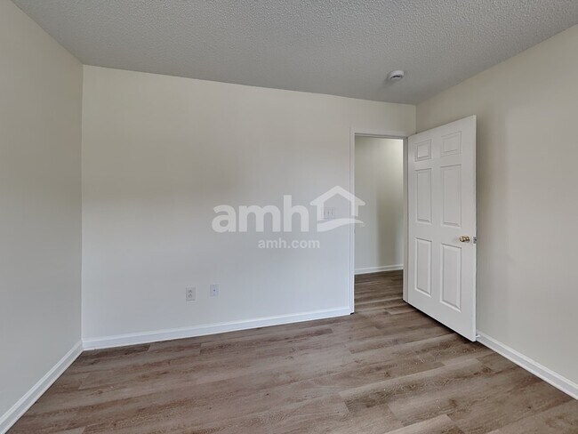 Building Photo - 2839 Oakglade Ct