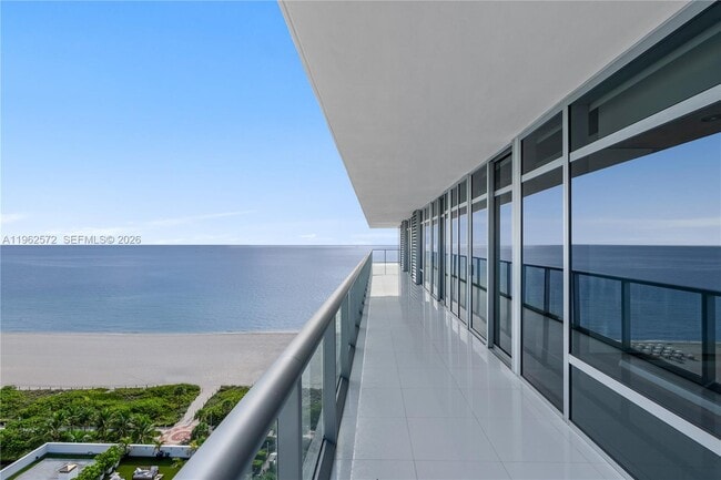 Building Photo - 3737 Collins Ave