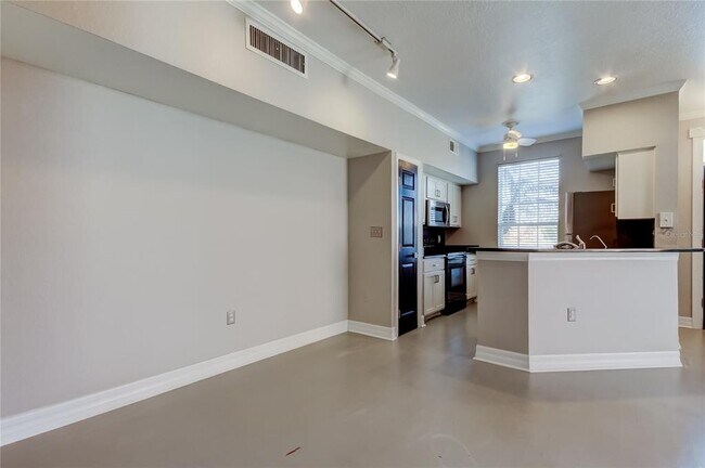 Building Photo - 9750 Lake Chase Island Way