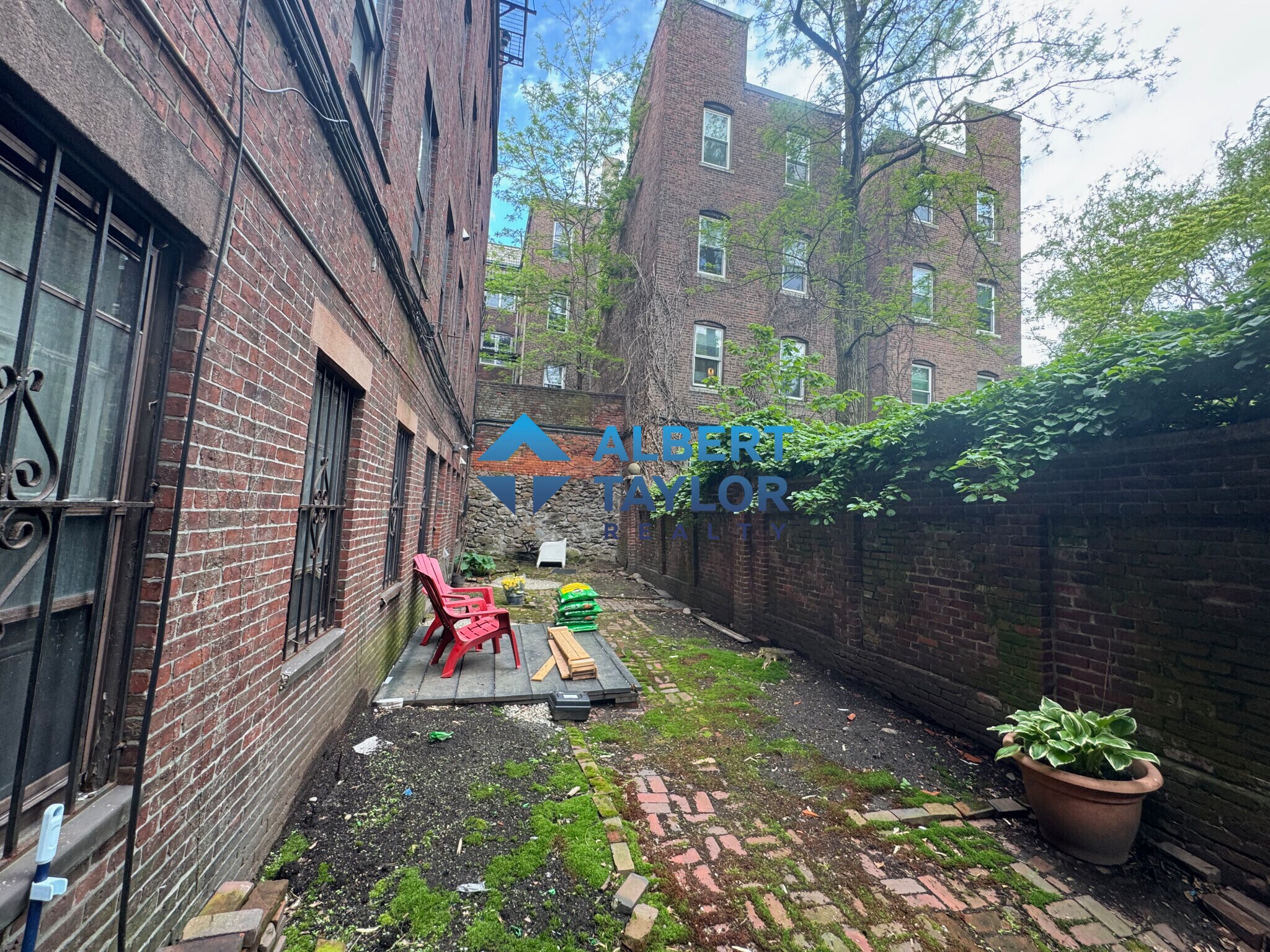 Building Photo - 5 Champney Pl
