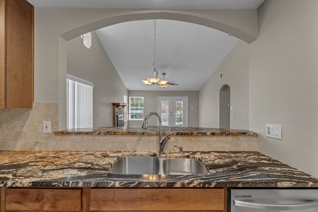 Building Photo - "Fantastic 3-Bedroom, 2 Bath Home in Prime...