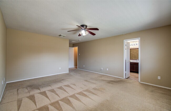 Building Photo - 610 Kiley Dr