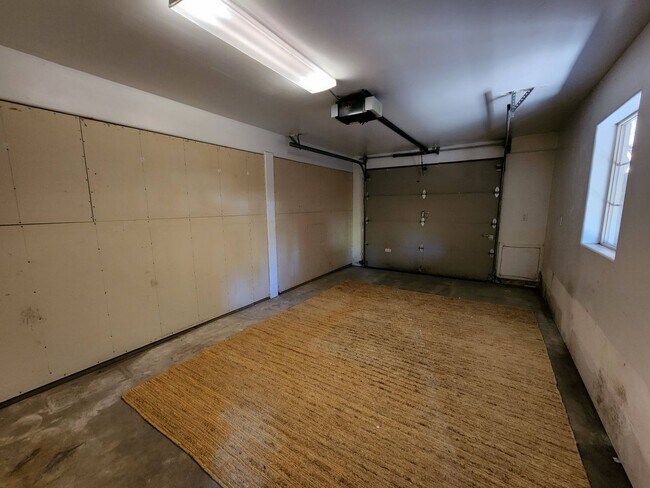 Building Photo - 252 - Yaho Duplex