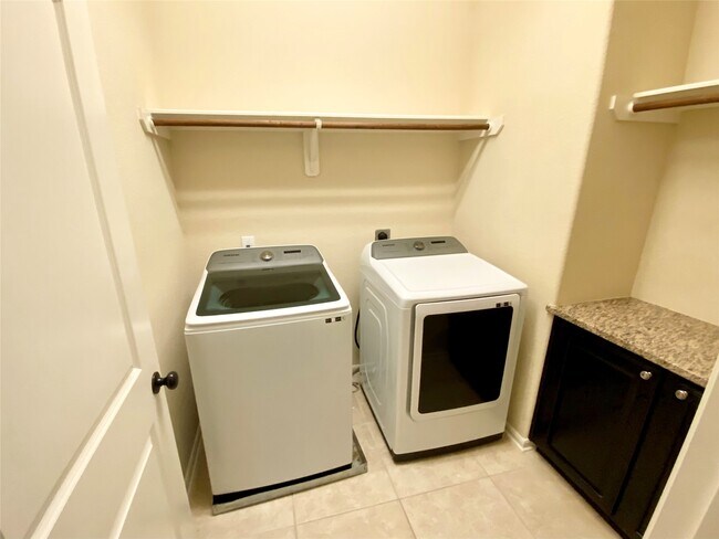 Building Photo - 12147 San Luca St