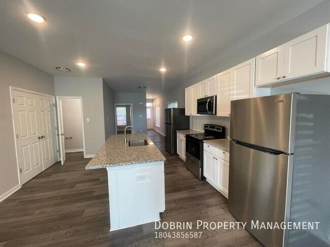 Building Photo - 923 S Randolph St