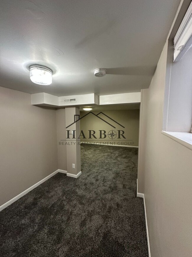 Building Photo - Recently Renovated 3 Bedroom Home!