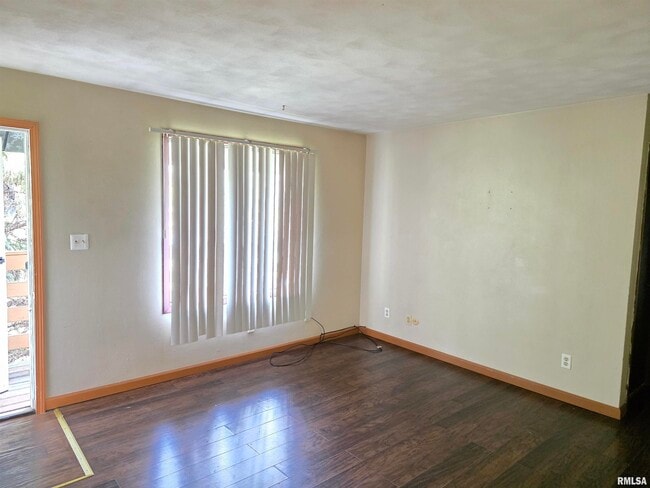 Building Photo - 1300 W Jeth Ct